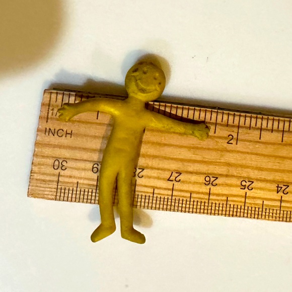 VTG RARE TINY YELLOW SMILEY FACE FLEXIBLE RUBBER STRETCHY MAN PRIZE GIFT TOY 1.5 - Picture 7 of 9